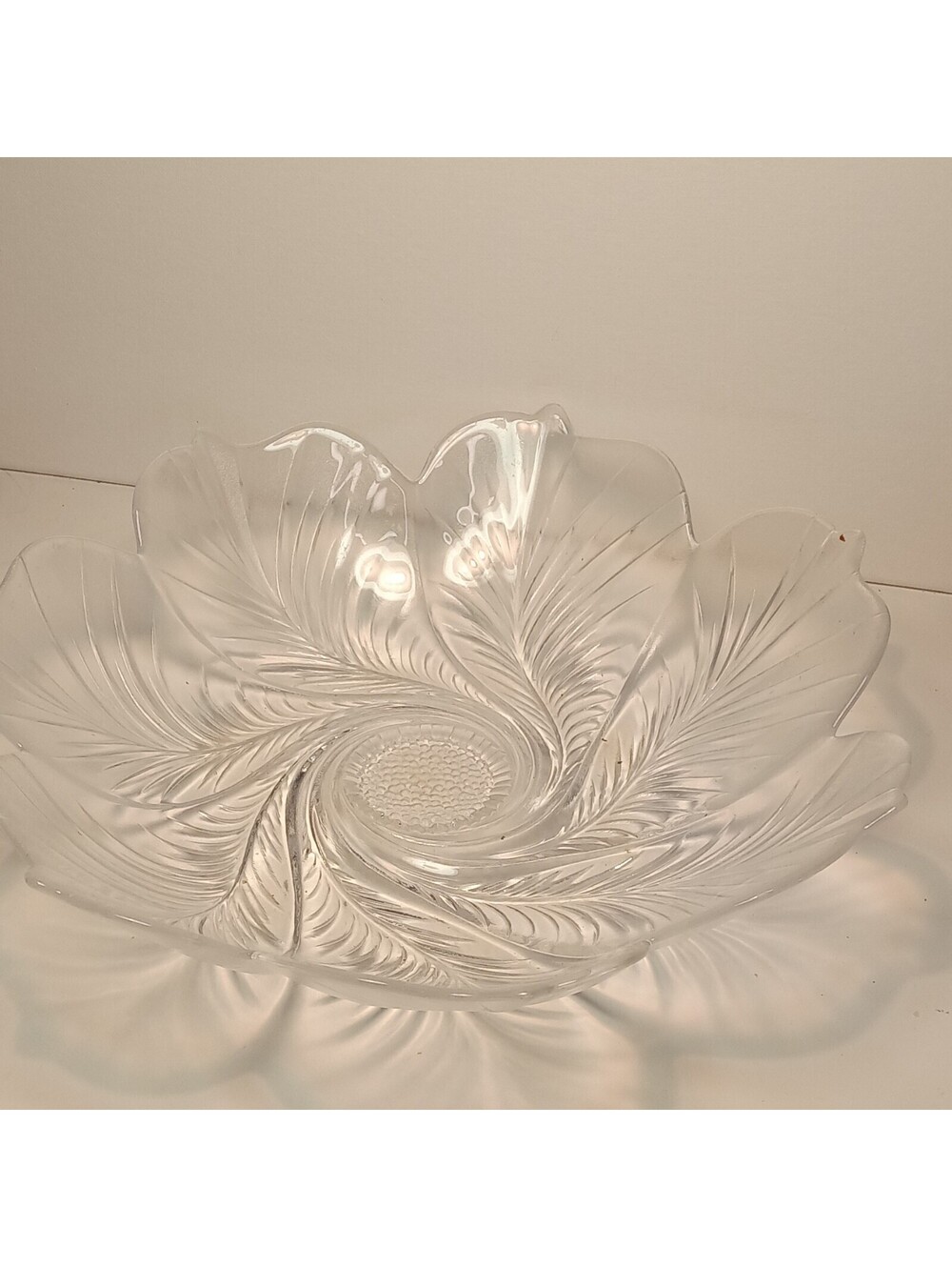 Clear Glass Swirl Pattern Round Bowl Serving Dish Centerpiece Bowl